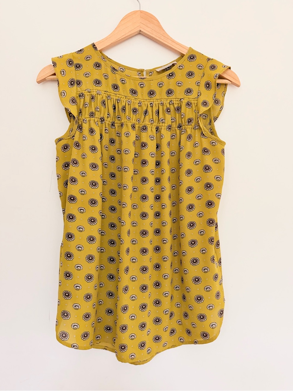 Loft Women's Mustard Yellow Geo Patterned Sleeveless Top W Ruffle Blouse Sz XS